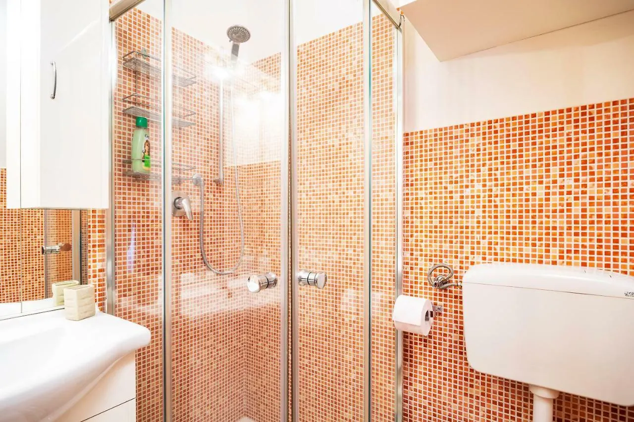 Apartamento Primopiano - Inama Milán 0*,  Italia